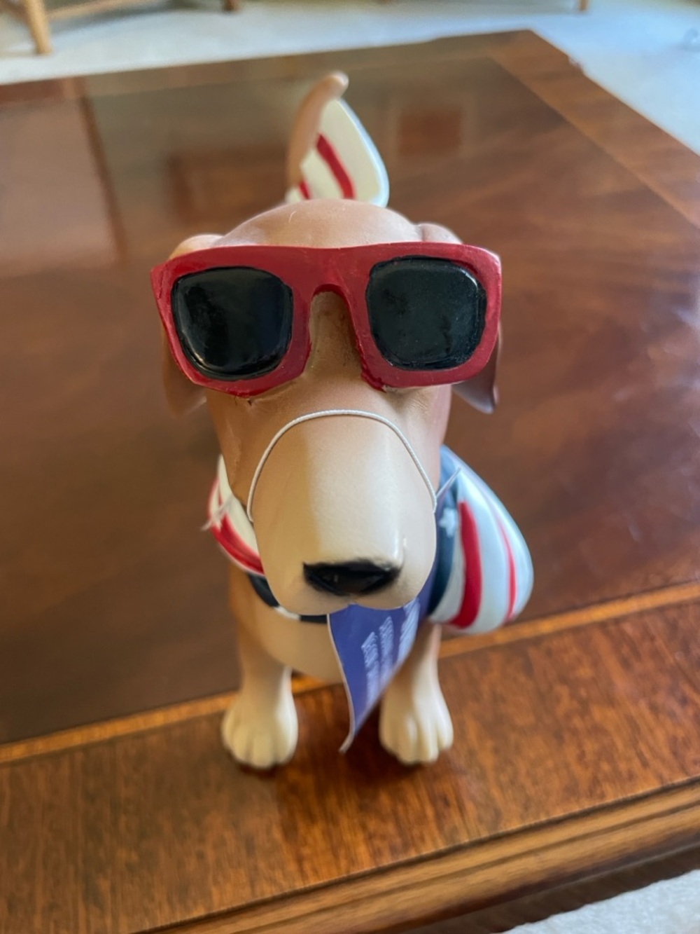 Patriotic Dachshund Figurine with Sunglasses from Stars and Stipes - Picture 5 of 7